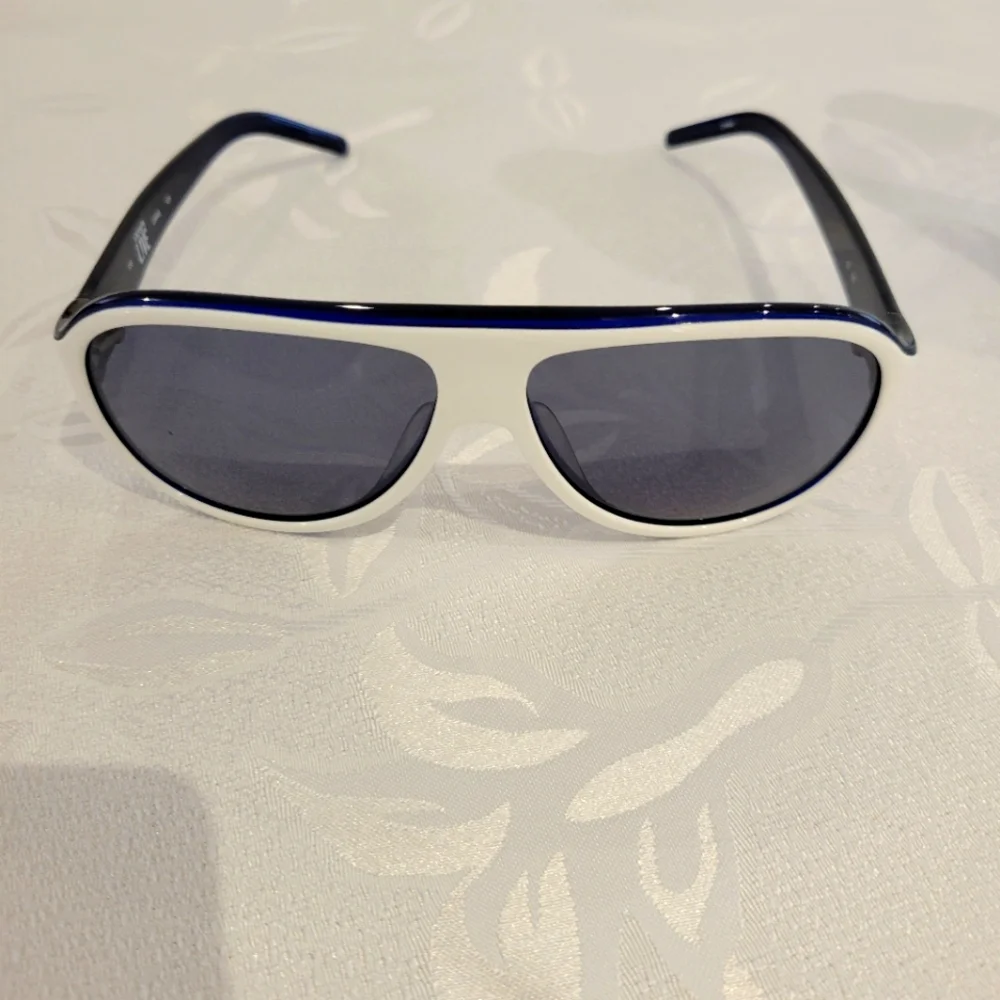 LACOSTE  White Frame Sunglasses with Blue Trim NEW - Picture 4 of 6
